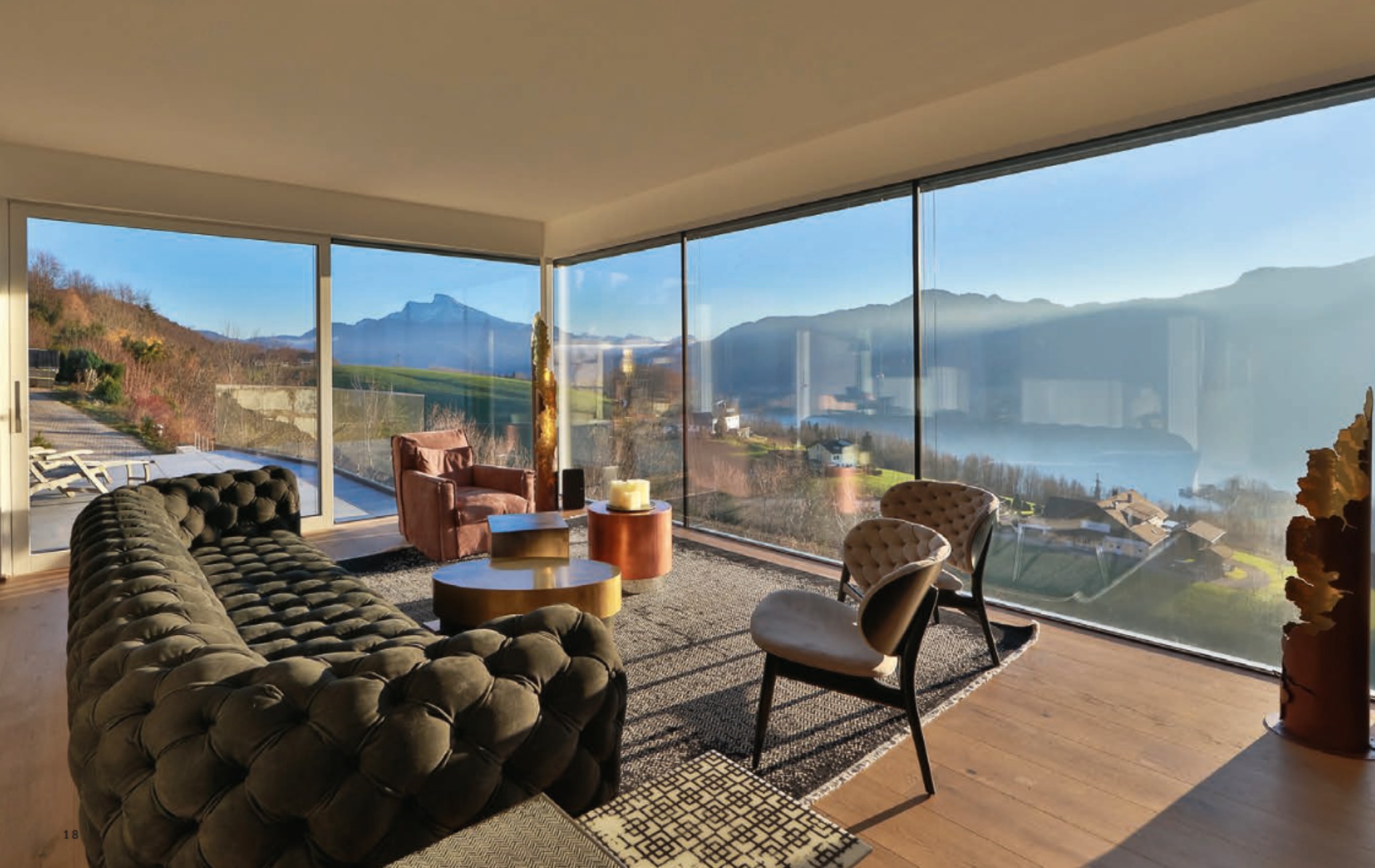 Interior de alta gama con ventanas panorámicas y acabado premium